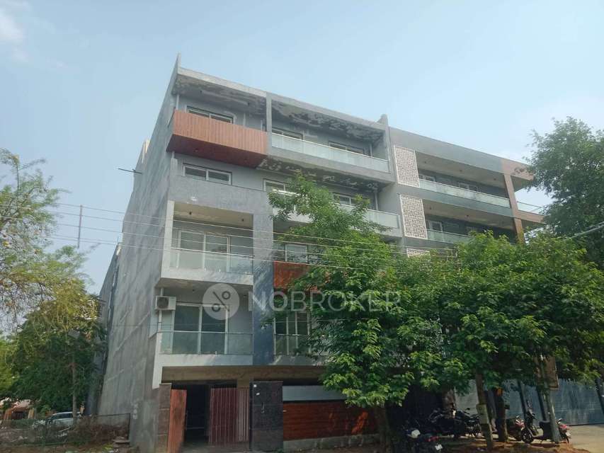 4+ BHK Flat for Rent  In South City I