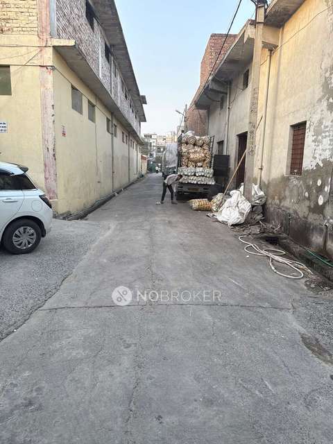 Shop in Ramesh Enclave, Delhi for Rent 