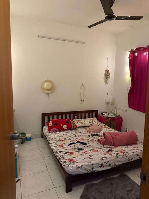 Single Room for Female In 2 BHK  In Mantri Celestia In Gachibowli