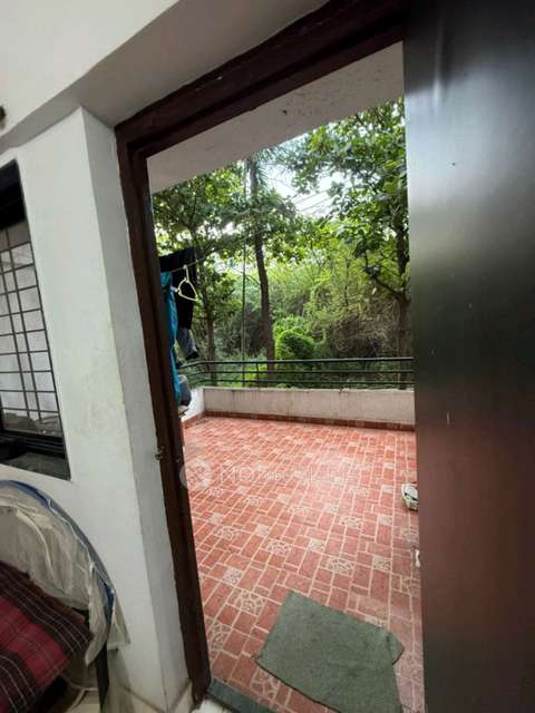 Single Room for Female In 2 BHK  In Vanashree Apartments In Hadapsar