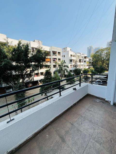 Single Room for Female In 2 BHK  In Vanashree Apartments In Hadapsar