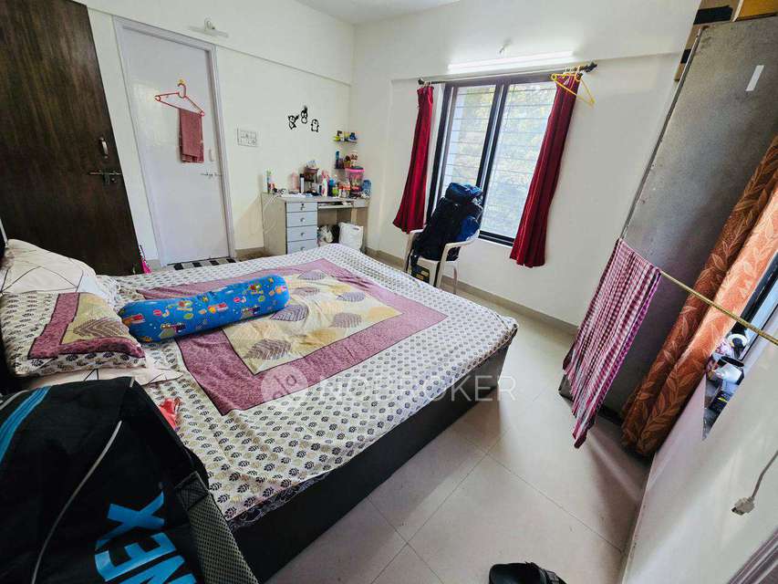 Single Room for Female In 2 BHK  In Vanashree Apartments In Hadapsar