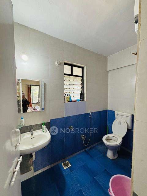 Single Room for Female In 2 BHK  In Vanashree Apartments In Hadapsar