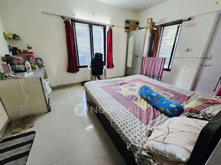 Single Room for Female In 2 BHK  In Vanashree Apartments In Hadapsar