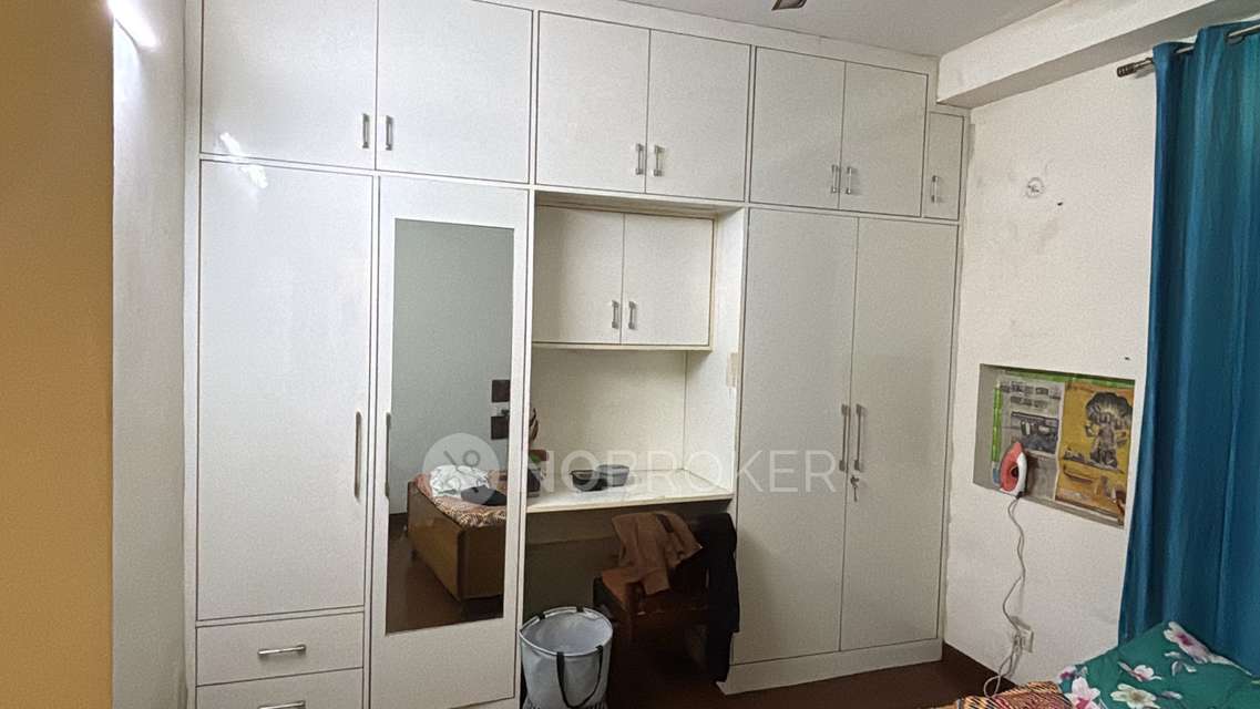 Single Room for Male In 3 BHK  In Jaypee Klassic Arcade In Sector 134