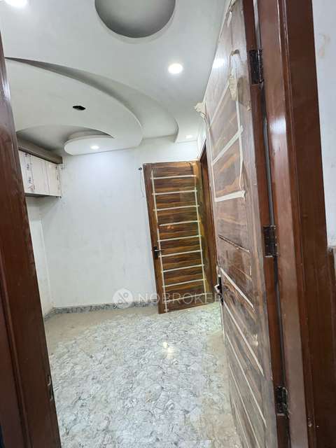 1 BHK Flat In Shree Shyam Apartment for Rent  In Razapur Khurd
