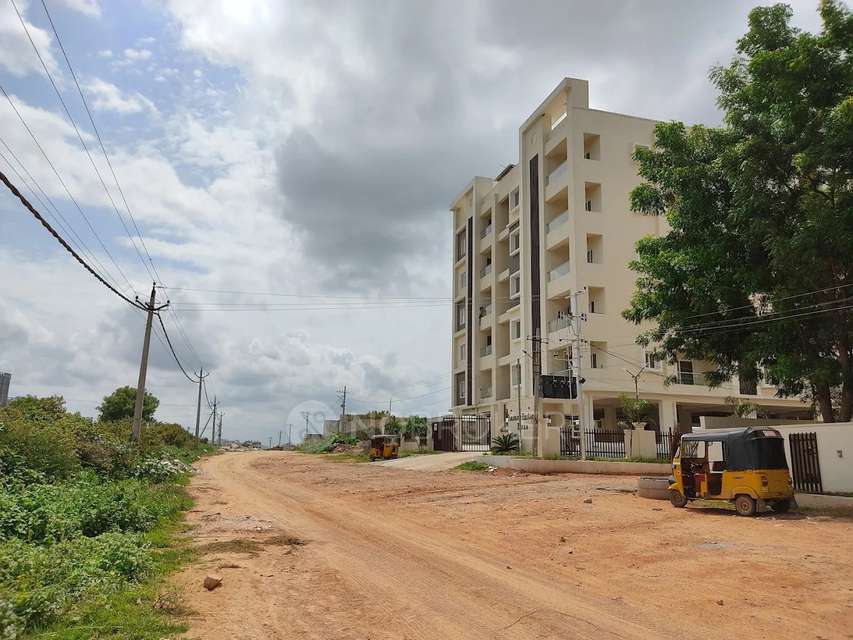 Single Room for Male In 3 BHK  In Paramount Hill County In Kondapur