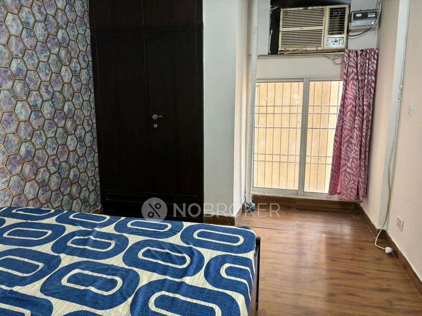 Single Room for Male In 3 BHK  In Apartment In Sector 134