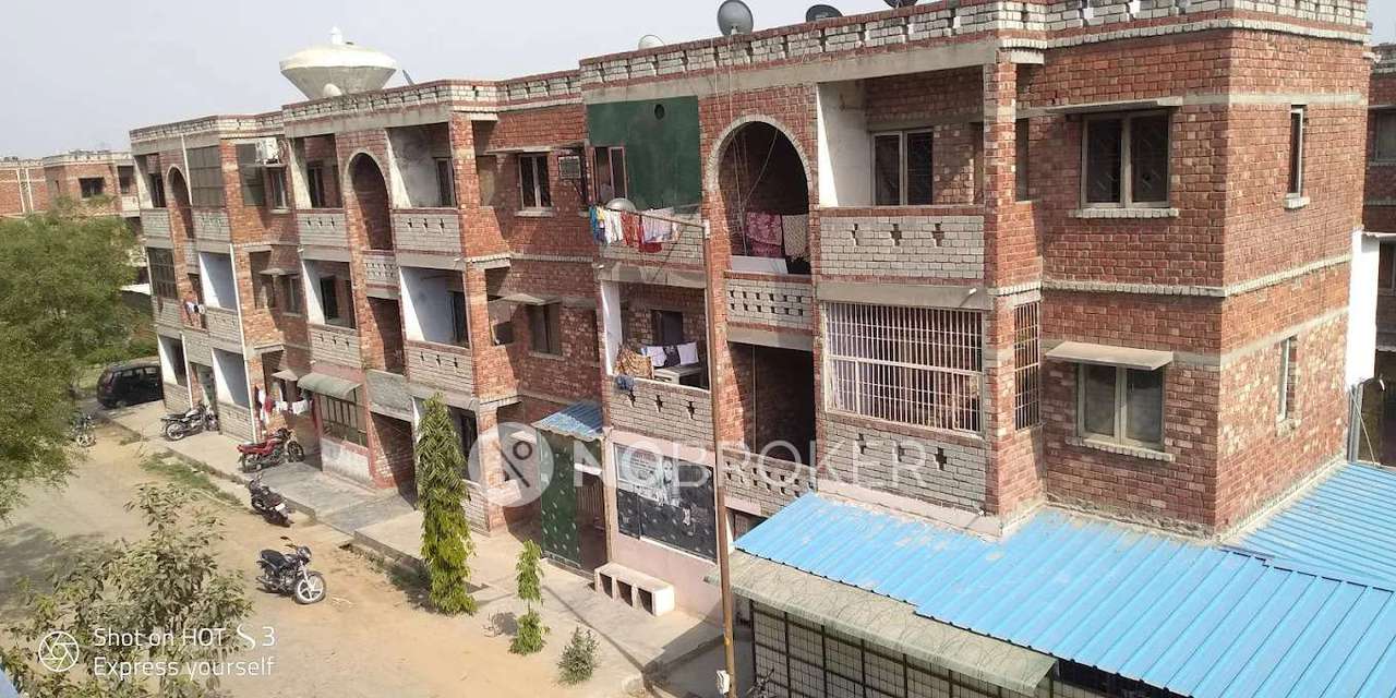 Single Room for Male In 3 BHK  In Omicron 1 Lal Apartment In Dadha