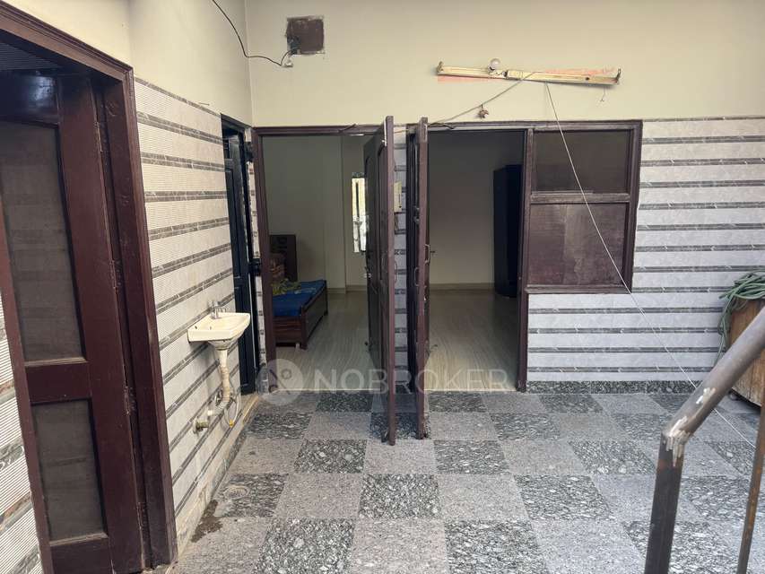 2 BHK House for Rent  In Majlis Park Gali No 10