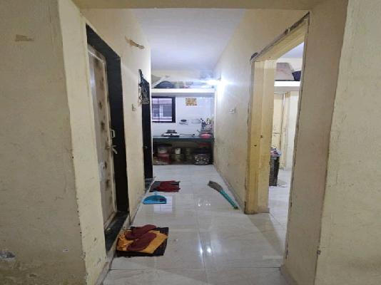 Shared Room for Female In 1 BHK  In Sri Sai Apartment ,ganesh Nagar Lane No.2 ,famous Chowk New Sangvi. In New Sangavi