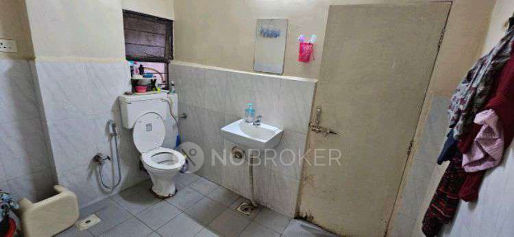 2 BHK Flat In Suvarna Heights Dhankawadi for Rent  In Taljai Bus Stop Road