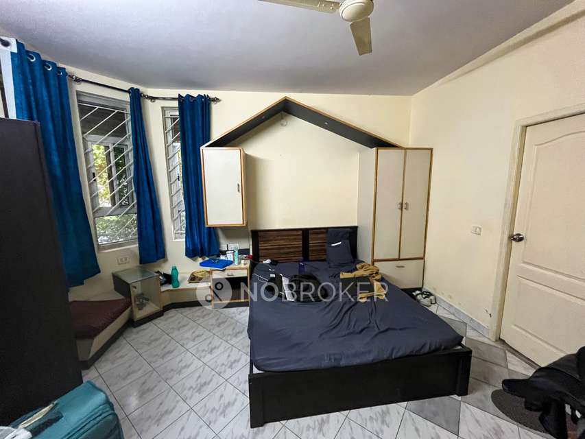 Single Room for Male In 4 BHK  In Sjr Eastwood In Ambalipura