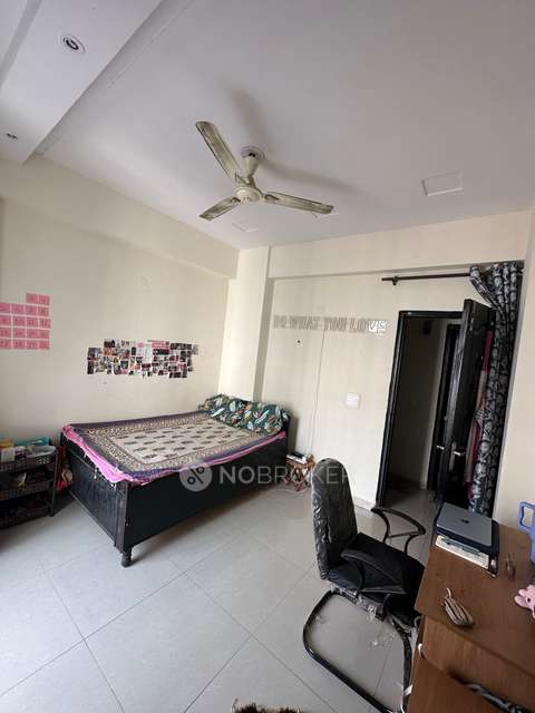 Single Room for Female In 2 BHK  In Prateek Wisteria In Sector 77