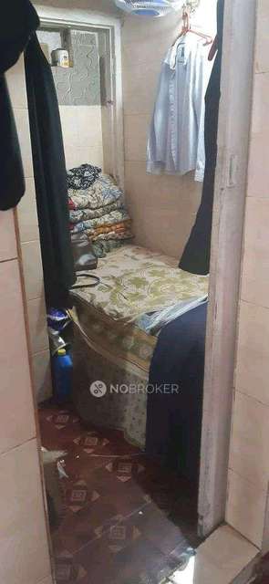 1 BHK Flat for Lease  In Masjid Bandar West