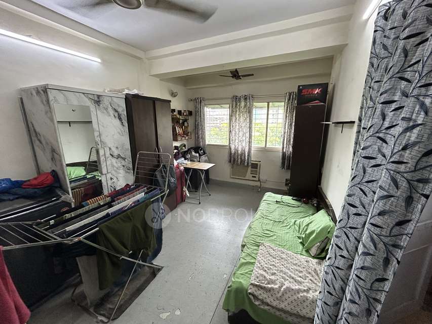 2 BHK Flat In Oshiwara, Oshiwara Mhada Complex for Rent  In Daffodils Chs