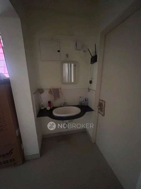 Shared Room for Female In 2 BHK  In Magarpatta City Cosmos In Hadapsar