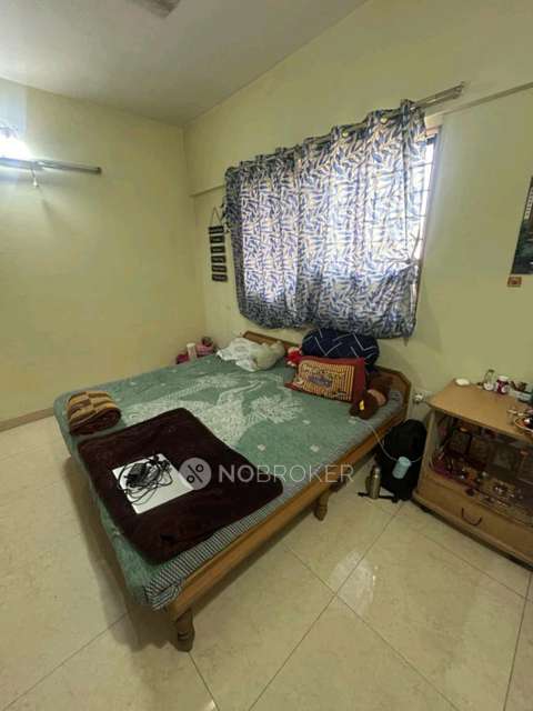 Shared Room for Female In 2 BHK  In Magarpatta City Cosmos In Hadapsar