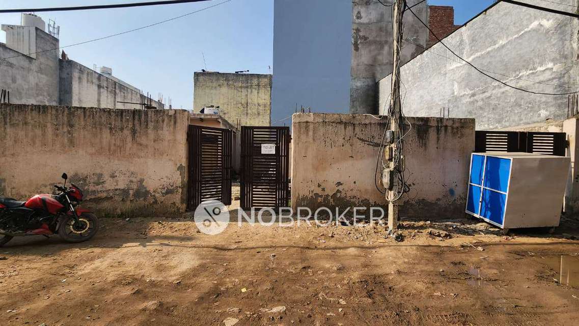 Godown/Warehouse in Basai Village, Gurgaon for Rent 