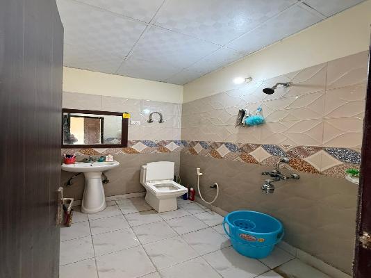 3 BHK Flat In Low Rise for Rent  In Defence Enclave