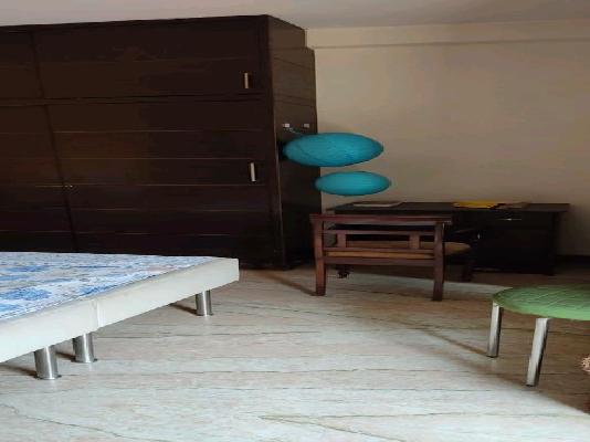 Single Room for Female In 3 BHK  In None In East Of Kailash