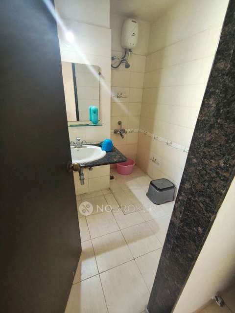 Single Room for Male In 3 BHK  In Gera Emerald City South Kharadi In Gera Emerald City South