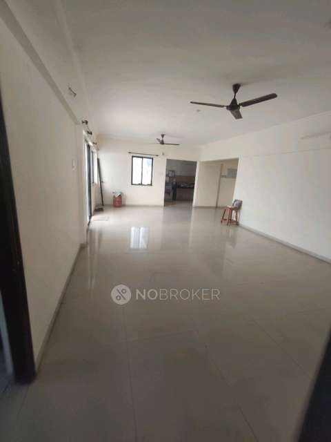 Single Room for Male In 3 BHK  In Gera Emerald City South Kharadi In Gera Emerald City South