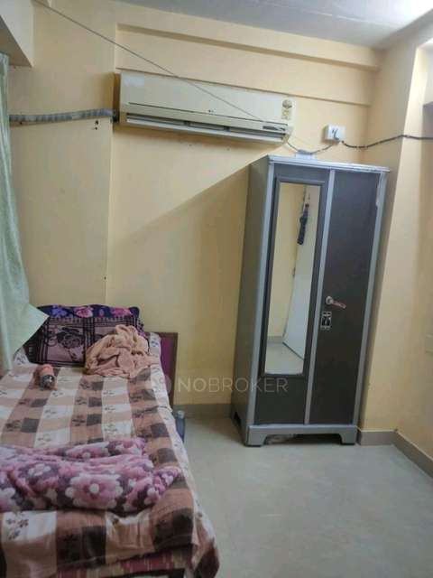 Single Room for Female In 1 BHK  In Prakash Cotton Mill In Lower Parel, Mumbai