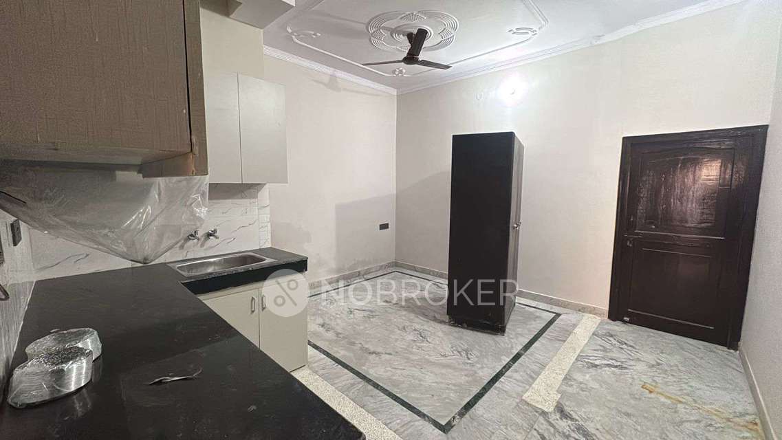 1 BHK Flat for Rent  In Sector 11