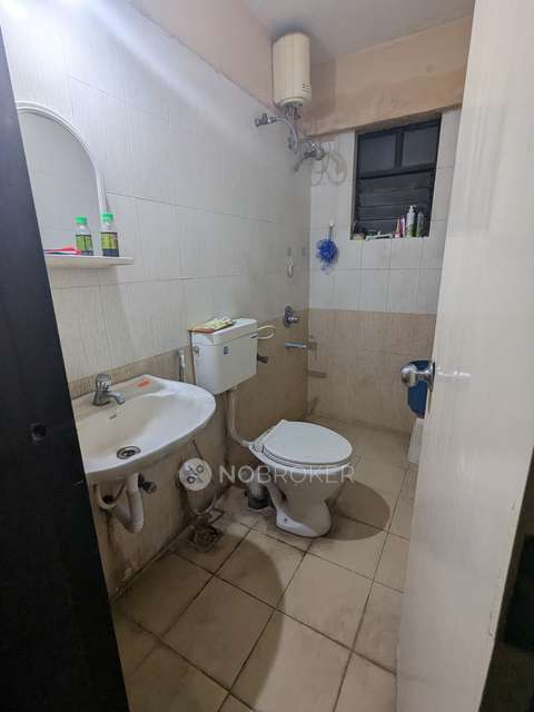 Single Room for Female In 3 BHK  In Kumar Shantiniketan Phase 1, Pashan In Pashan