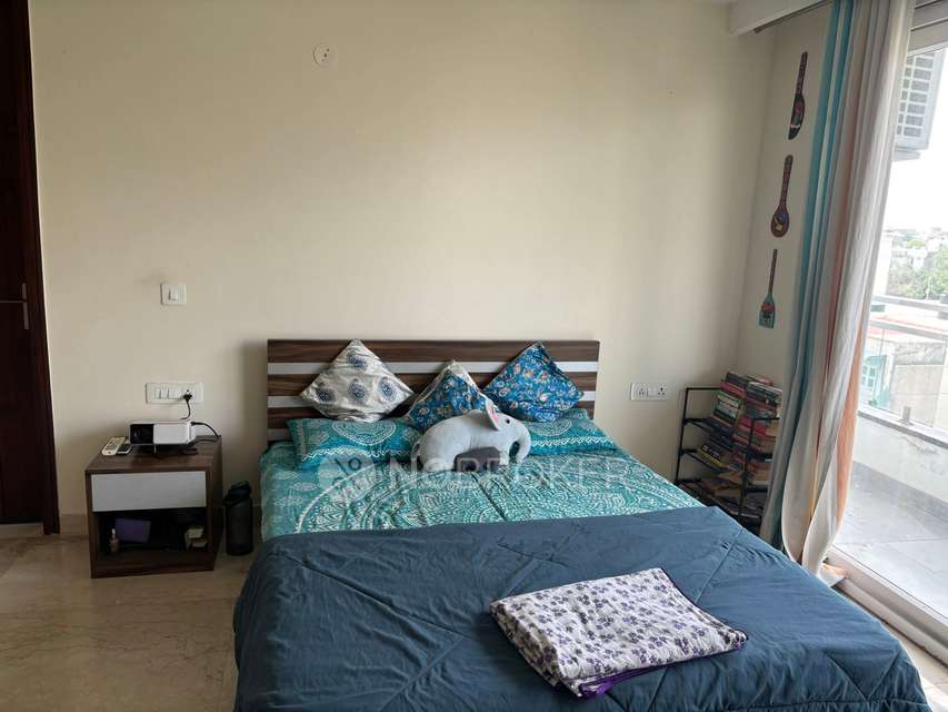 Single Room for Female In 3 BHK  In N 180 Sector 40