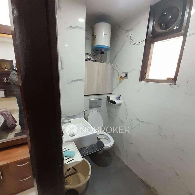 3 BHK Flat In Shanti Apartment For Sale  In  Dwarka