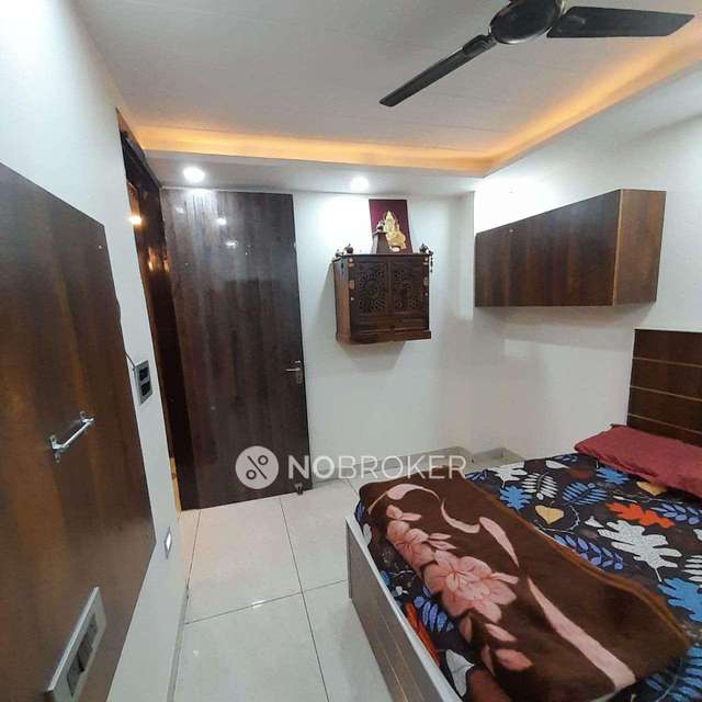 3 BHK Flat In Shanti Apartment For Sale  In  Dwarka