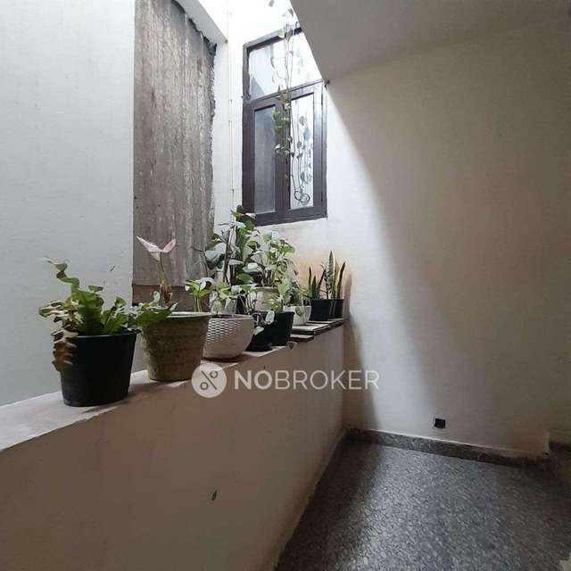 3 BHK Flat In Shanti Apartment For Sale  In  Dwarka