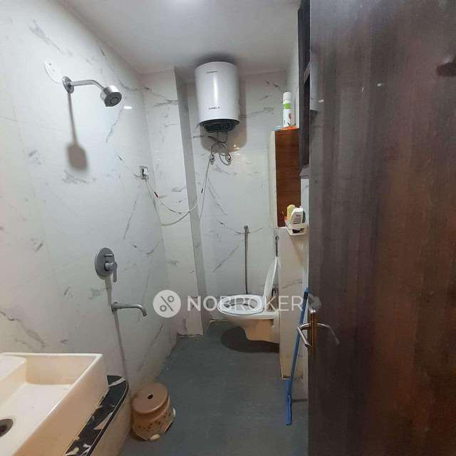 3 BHK Flat In Shanti Apartment For Sale  In  Dwarka