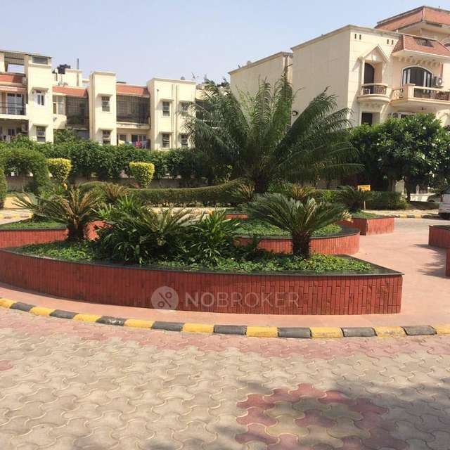 Single Room for Female In 3 BHK  In M2k Aura In Sector 47