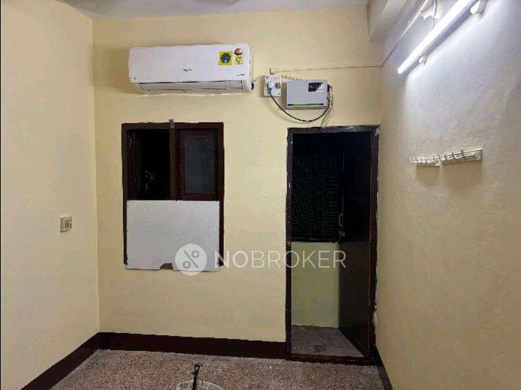 1 RK Flat In Santhi Apartment for Rent  In West Mambalam