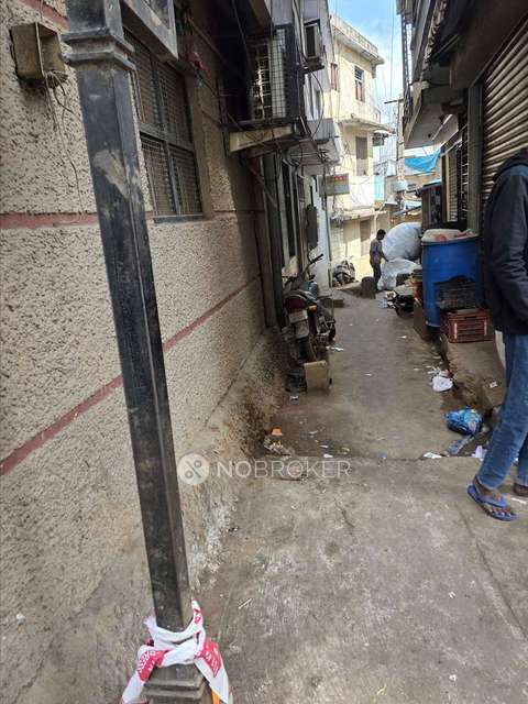 Godown/Warehouse in Kalasipalya, Bangalore for Rent 