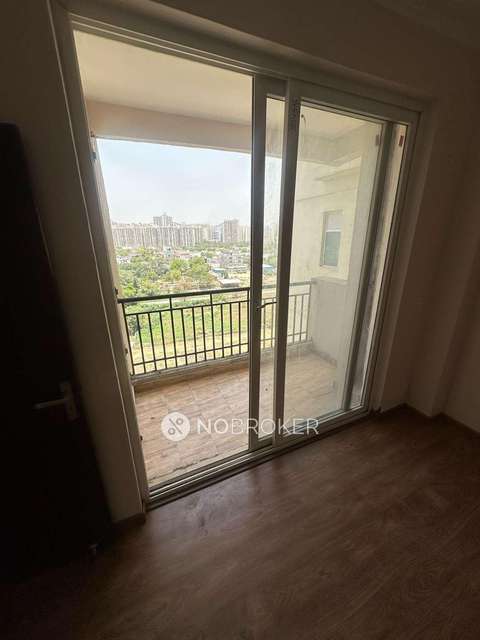 2 BHK Flat In Amrapali Golf Homes For Sale  In  Sector 4