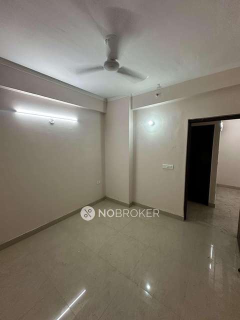 2 BHK Flat In Amrapali Golf Homes For Sale  In  Sector 4