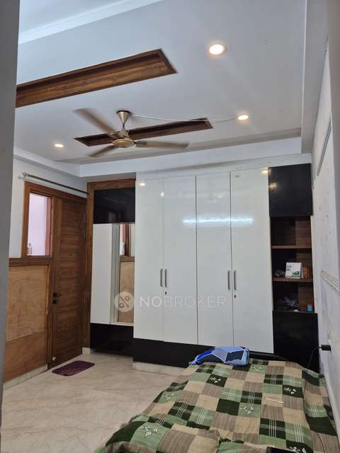 Single Room for Female In 3 BHK  In Saraswati Lane