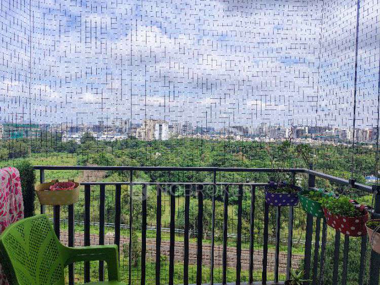 2 BHK Flat In Amanora Gold Towers For Sale  In  Amanora Park Town, Pune