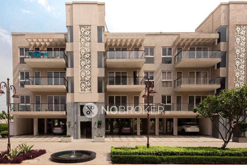 2 BHK Flat In Bptp Astaire Gardens Pedestal Floors For Sale  In Sector 70