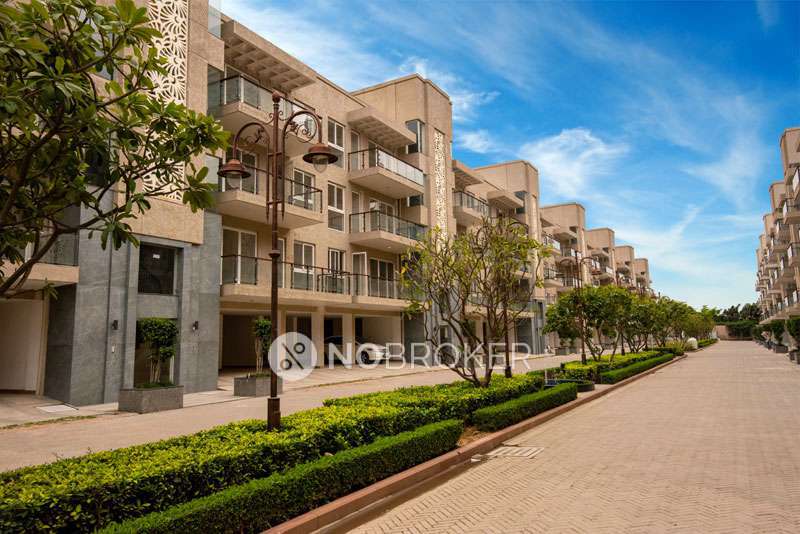 2 BHK Flat In Bptp Astaire Gardens Pedestal Floors For Sale  In Sector 70