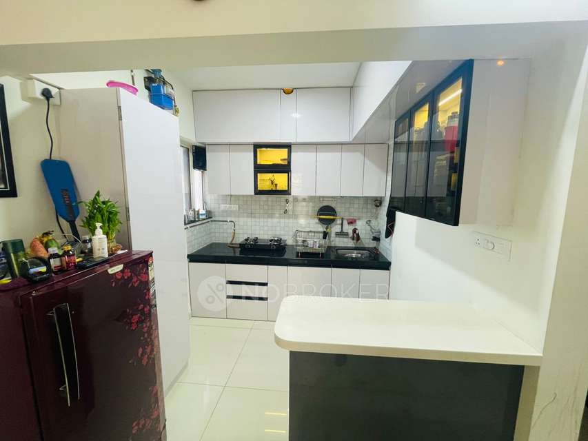 Single Room for Female In 2 BHK  In Trident Tower In Trident Towers