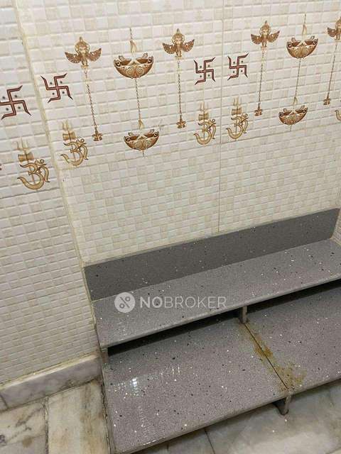 2 BHK Flat In Mangesh Mansion  For Sale  In New Nallakunta, Hyderabad