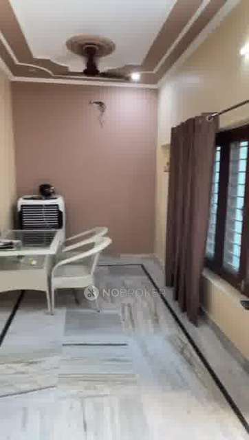 2 BHK Flat In Sb for Rent  In  Sector 82