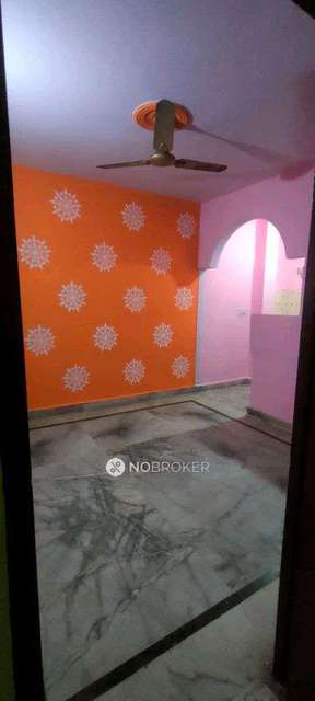 2 BHK Flat In Standalone Building   For Sale  In Vinod Nagar East