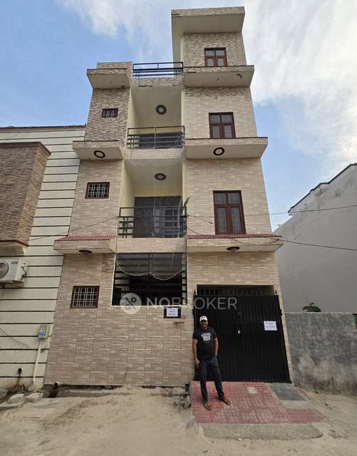 2 BHK Flat for Rent  In Sector 110