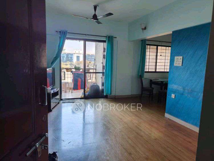 Shared Room for Female In 2 BHK  In Magarpatta City Iris In Hadapsar